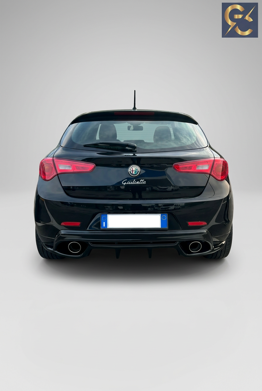Giulietta con sfondo studio e logo GC